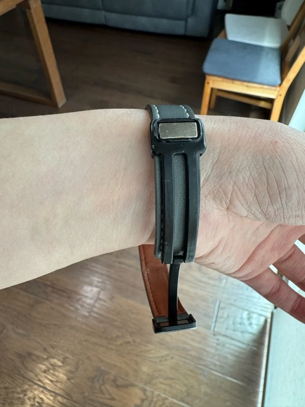 New Leather Apple Watch Band with Fold-Over Magnetic Clasp for 42/44/45/46/49mm